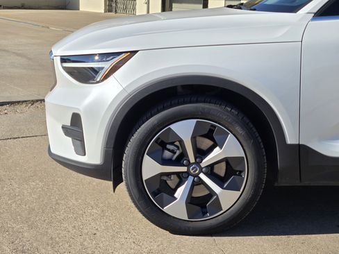 Certified 2025 Volvo XC40 B5 Core w/ Protection Package Premier image 15