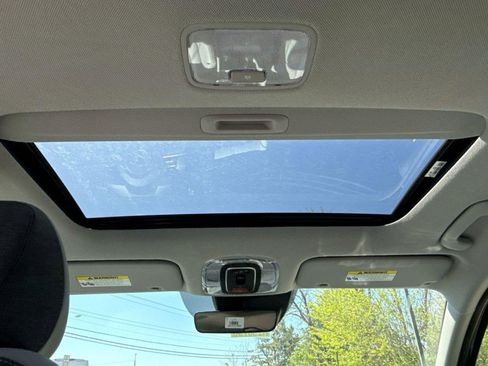 New 2025 Hyundai Elantra Limited image 24