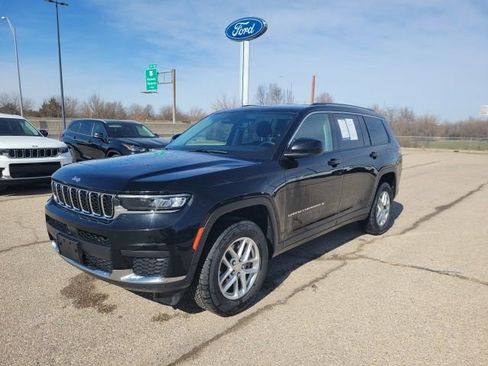 Used 2023 Jeep Grand Cherokee L Laredo image 16