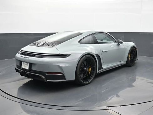 Certified 2025 Porsche 911 Carrera GTS RWD image 19