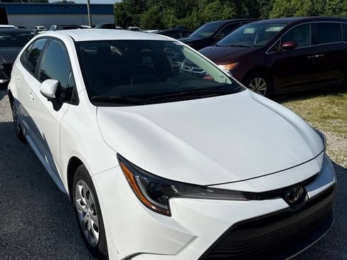 Used 2024 Toyota Corolla LE FWD image 3