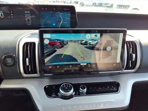 Used 2025 Ford Expedition Active image 16