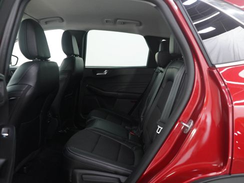 Used 2025 Ford Escape SE w/ Class II Trailer Tow Package image 18