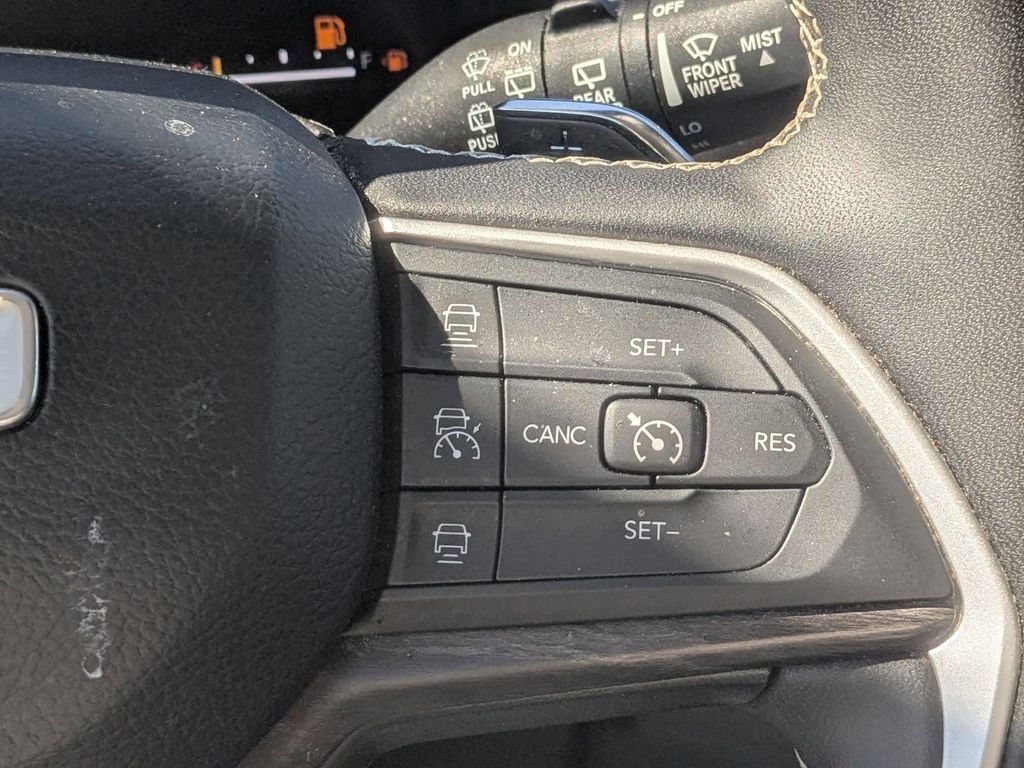 Used 2023 Jeep Grand Cherokee L Limited AWD/4WD image 19