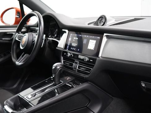 Used 2023 Porsche Macan AWD/4WD image 33