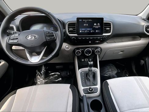 Used 2025 Hyundai Venue SEL FWD image 15