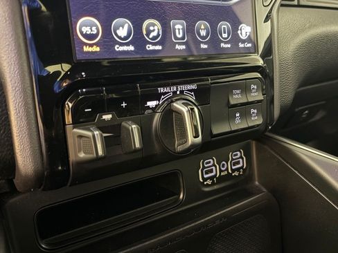 Used 2021 RAM 1500 Laramie AWD/4WD image 28