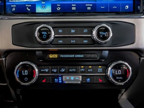 Used 2022 Ford F450 Platinum w/ FX4 Off-Road Package AWD/4WD image 25