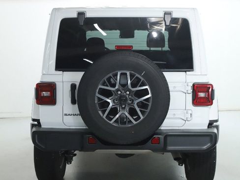 Used 2025 Jeep Wrangler Unlimited Sahara AWD/4WD image 42