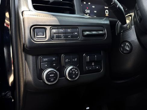 Used 2023 GMC Yukon Denali Ultimate AWD/4WD image 11