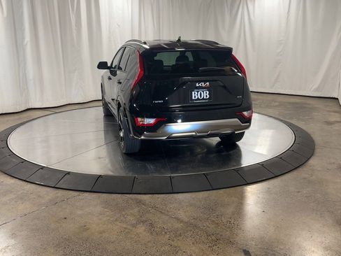 Certified 2025 Kia Niro EX Touring image 7