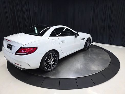 Used 2019 Mercedes-Benz SLC 300 image 13