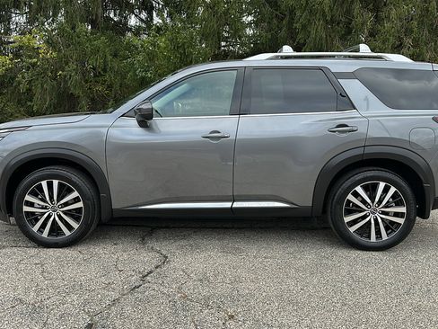 Certified 2025 Nissan Pathfinder Platinum w/ Cargo Package image 28