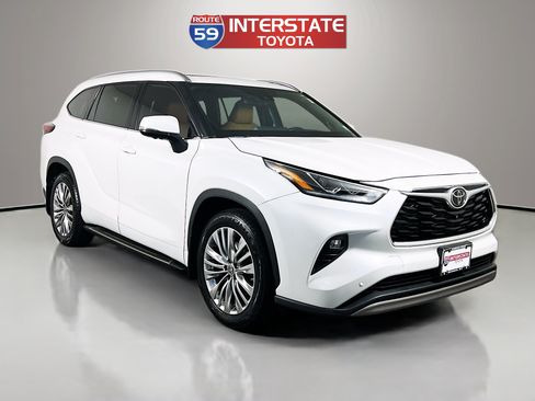 Certified 2024 Toyota Highlander Platinum AWD/4WD image 1