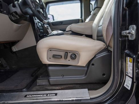 Used 2004 HUMMER H2 w/ Preferred Equipment Group image 44