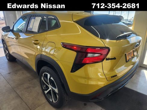 Used 2024 Chevrolet Trax RS w/ Driver Confidence Package image 7