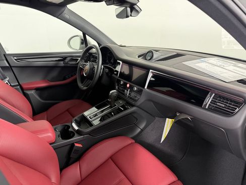 Certified 2026 Porsche Macan AWD/4WD image 15
