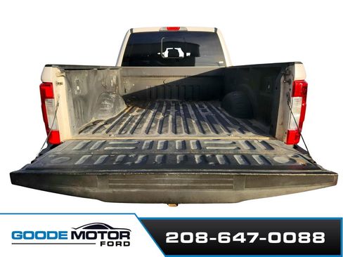 Used 2017 Ford F250 Lariat w/ Chrome Package image 28