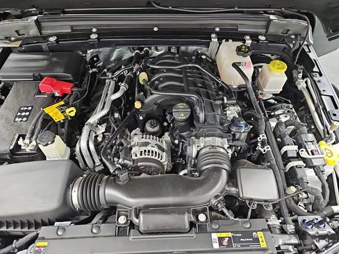 Used 2025 Jeep Gladiator Mojave w/ Convenience Group AWD/4WD image 40