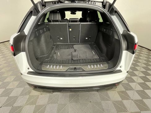 Used 2019 Land Rover Range Rover Velar R-Dynamic SE image 28