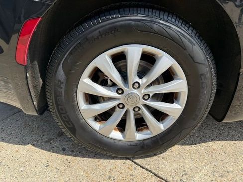 Used 2017 Chrysler Pacifica Touring-L FWD image 11