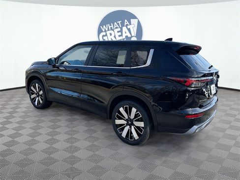 New 2025 Mitsubishi Outlander SE image 4