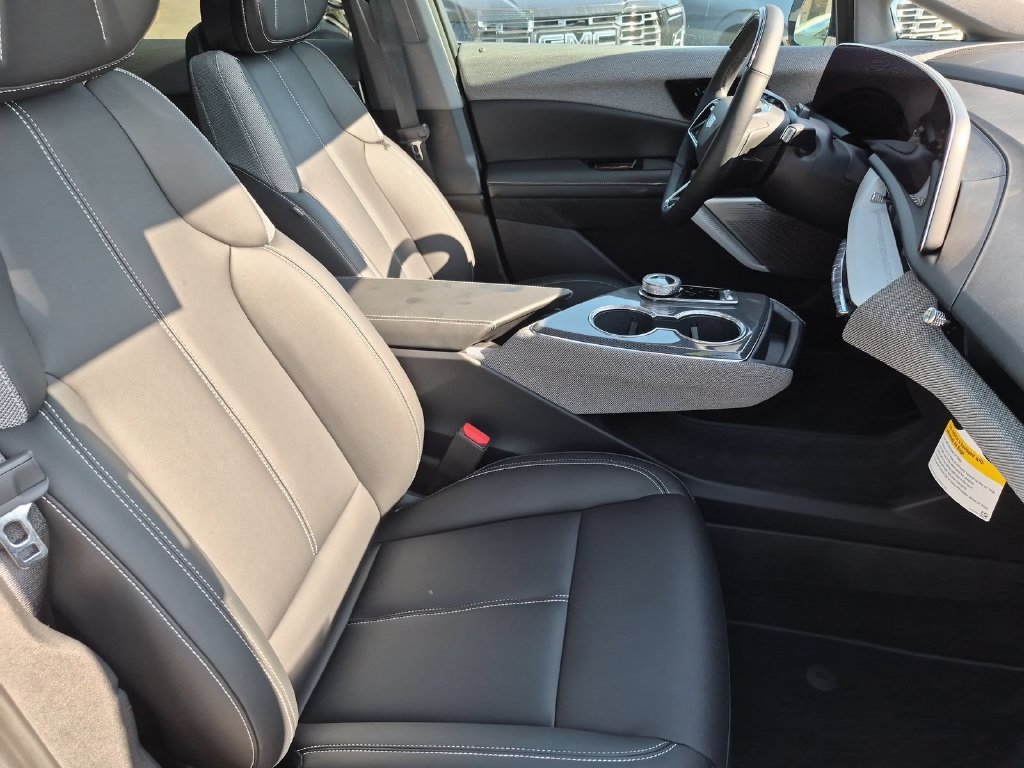 Used 2026 Cadillac Optiq Sport 1 RWD image 21