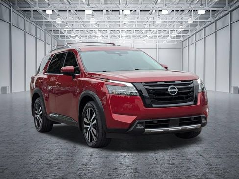 Used 2023 Nissan Pathfinder Platinum w/ Black Appearance Package AWD/4WD image 7