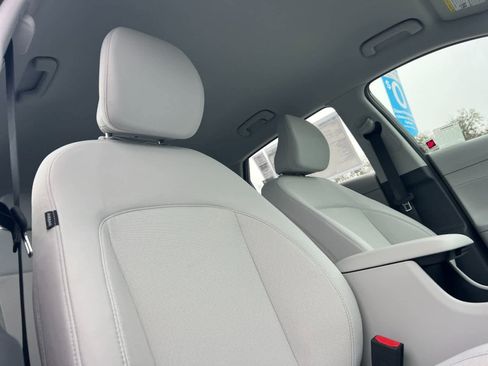 New 2026 Hyundai Kona SE image 17