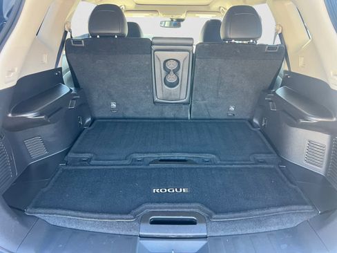 Used 2017 Nissan Rogue SL w/ SL Premium Package image 5