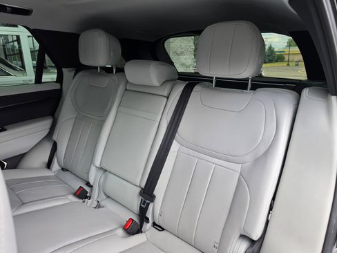 Used 2024 Land Rover Range Rover Sport SE AWD/4WD image 6
