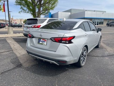 Used 2021 Nissan Versa SV image 4