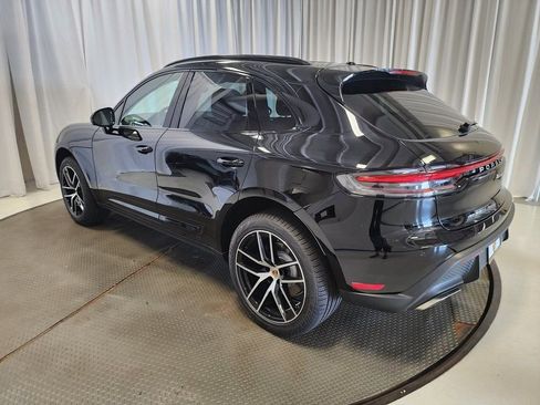 Certified 2025 Porsche Macan image 3