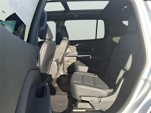New 2026 Chevrolet Traverse LT w/ Sun and Wheel Package image 9