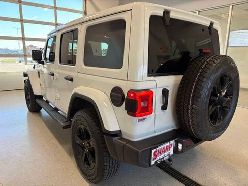 Used 2021 Jeep Wrangler Unlimited Sahara AWD/4WD image 8
