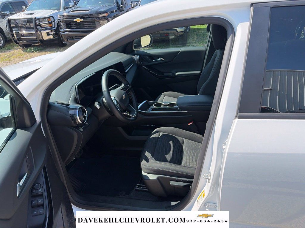 Used 2025 Chevrolet Equinox LT AWD/4WD image 15