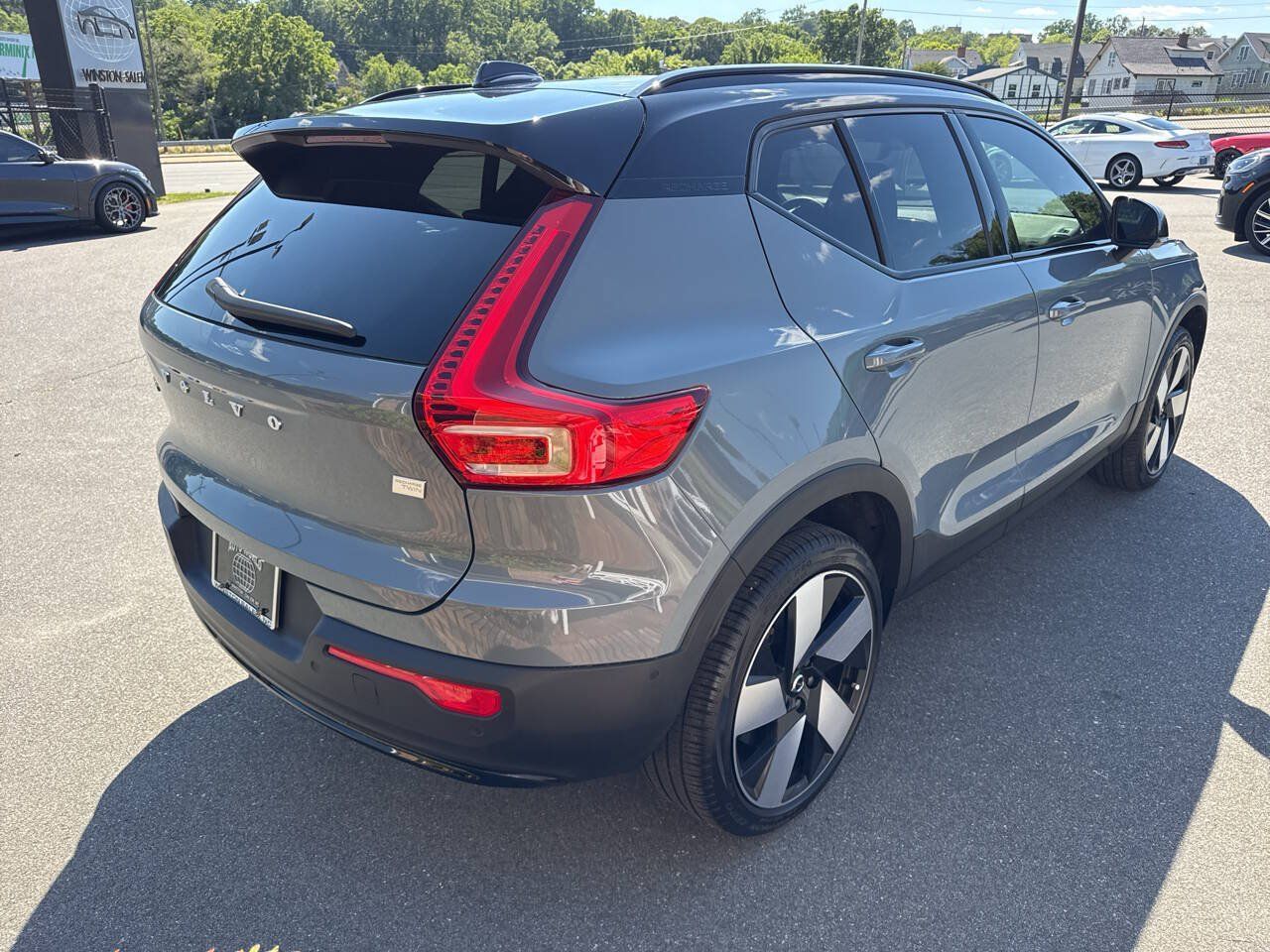 Used 2023 Volvo XC40 Recharge Ultimate w/ Protection Package Premier AWD/4WD image 8