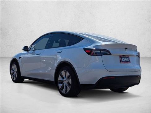 Used 2024 Tesla Model Y Long Range AWD/4WD image 8