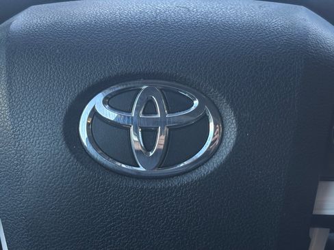 Used 2016 Toyota Prius Four w/ Advanced Technology Package image 12