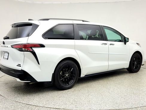 Used 2023 Toyota Sienna XSE AWD/4WD image 5