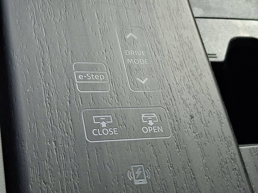 Used 2023 Nissan Ariya FWD image 23
