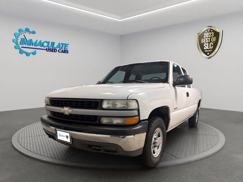 Used 2000 Chevrolet Silverado 1500 4x4 Extended Cab w/ Firm Ride Suspension Pkg image 1