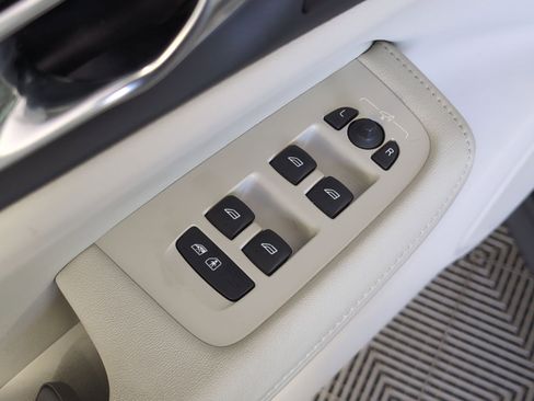 Used 2022 Volvo V60 T5 Cross Country w/ Advanced Package image 22