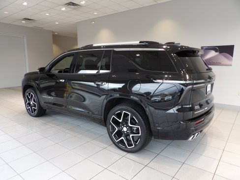 Used 2025 Chevrolet Traverse High Country w/ LPO, Floor Liner Package AWD/4WD image 6