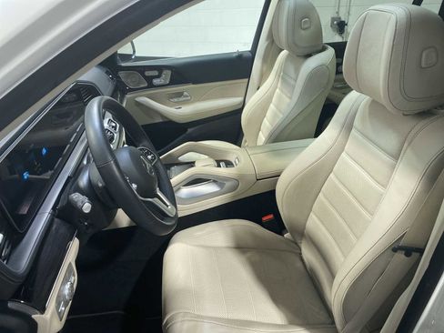 Used 2022 Mercedes-Benz GLS 450 4MATIC image 2