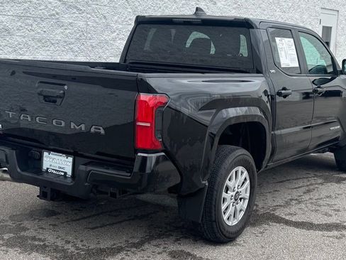 Used 2024 Toyota Tacoma SR5 AWD/4WD image 7