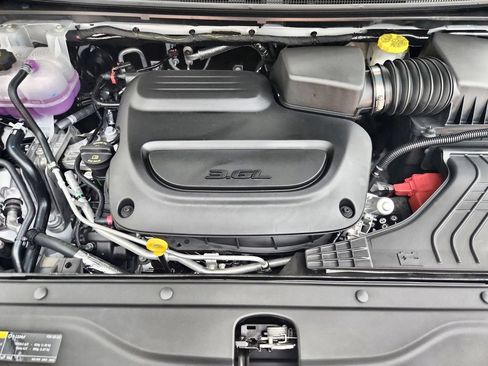 New 2027 Chrysler Pacifica LX FWD image 32