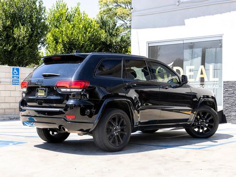 Used 2020 Jeep Grand Cherokee Altitude AWD/4WD image 15