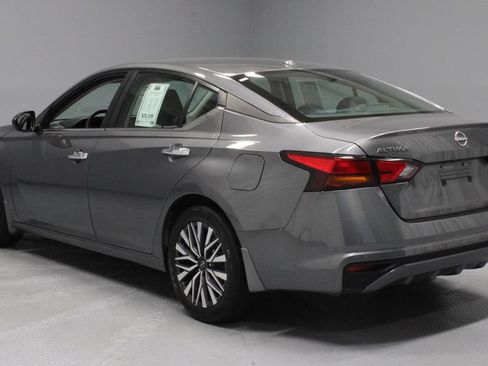 Certified 2024 Nissan Altima 2.5 SV FWD image 8