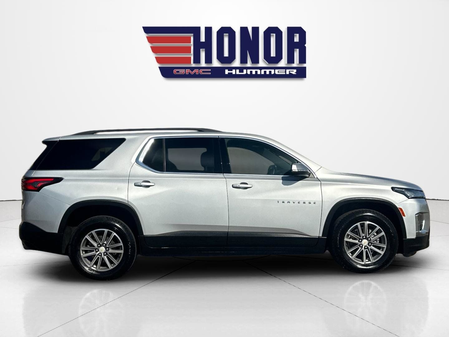 Used 2022 Chevrolet Traverse LT FWD image 3